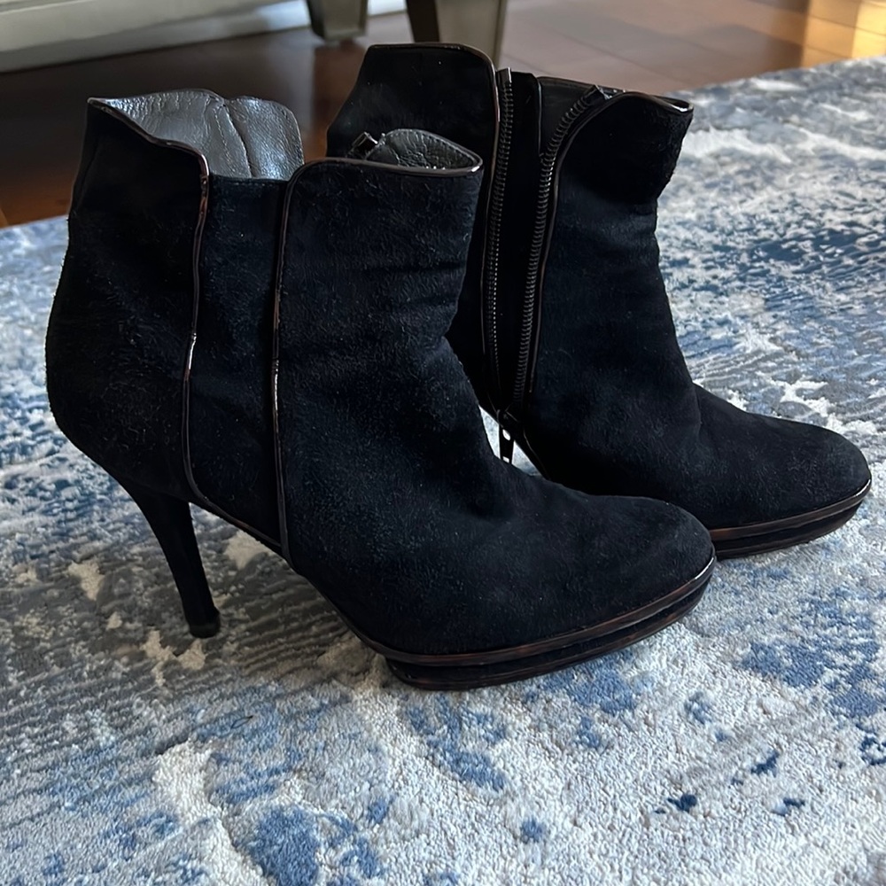 Vintage Stuart Weitzman booties